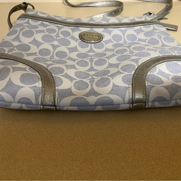 Coach purse - Picture 4 of 10